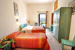 Down duvets, iron/ironing board, free WiFi, bed sheets - Enis Monte Maccione (Oliena)