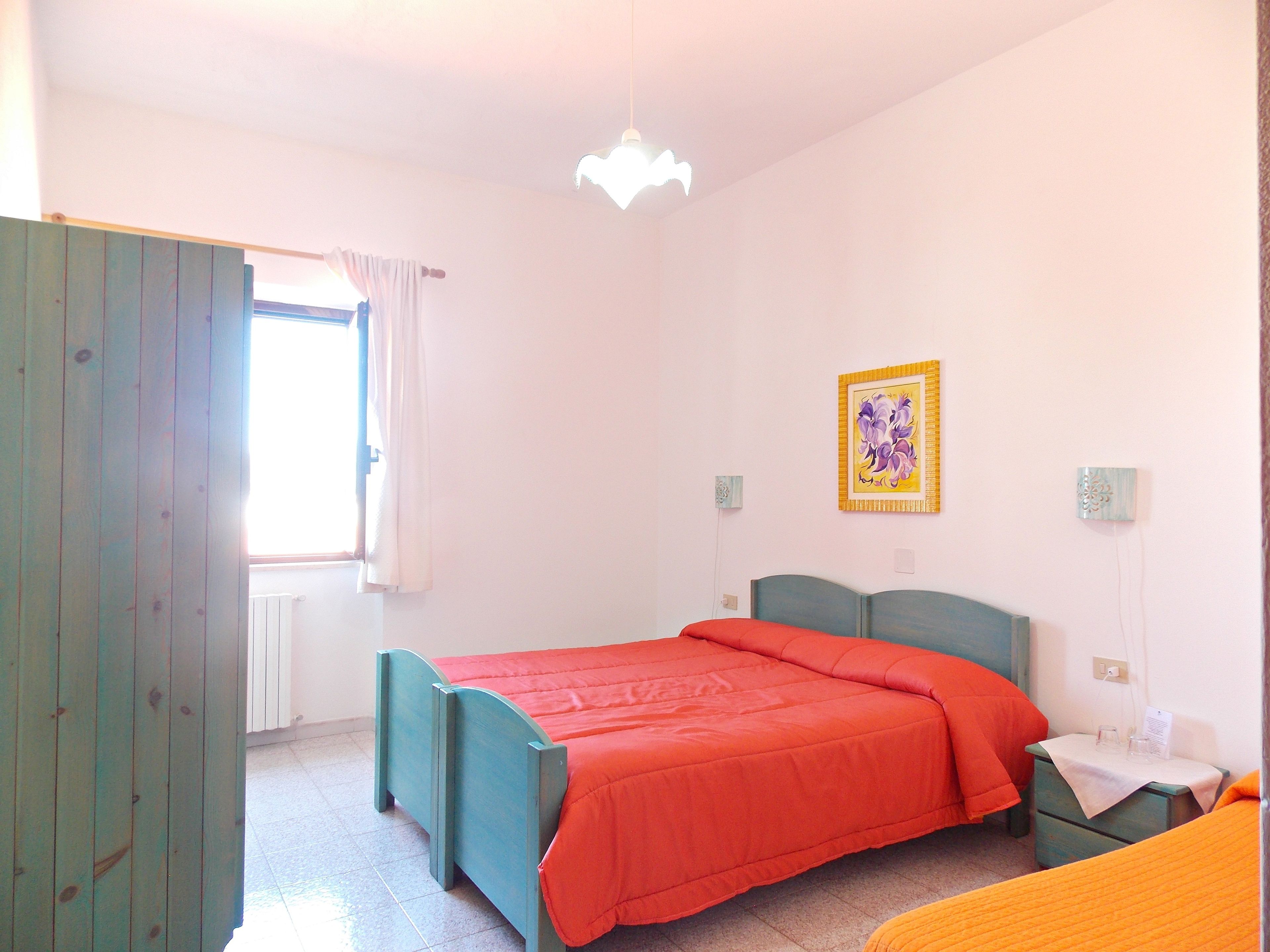 Double or Twin Room, Mountain View | Down comforters, iron/ironing board, free WiFi, bed sheets