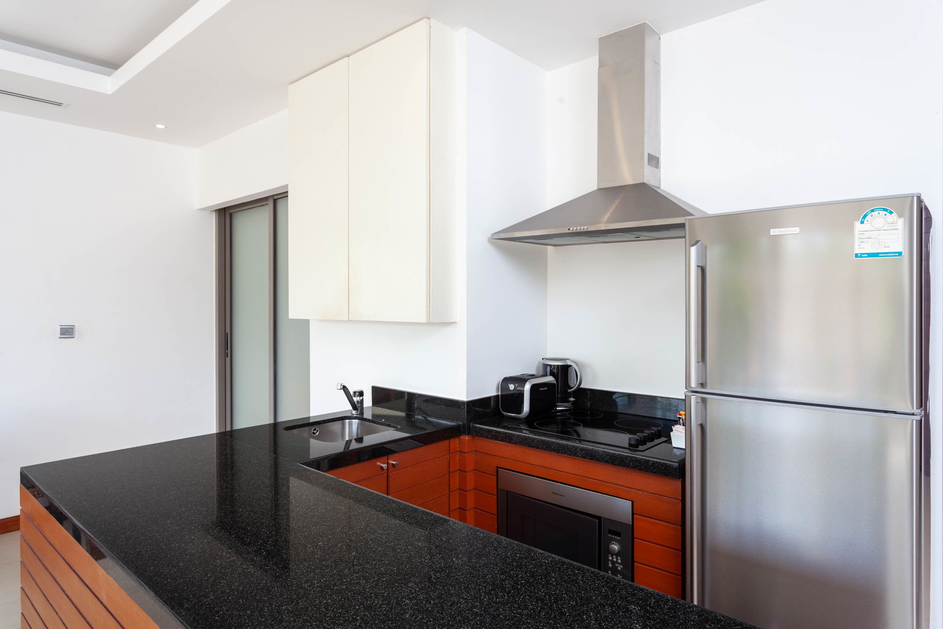 fridge, microwave, stovetop, dishwasher