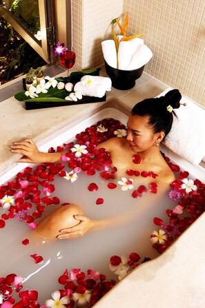 Villa, 3 Bedrooms, Private Pool | Deep soaking bathtub - The Residence Resort (Choeng Thale)