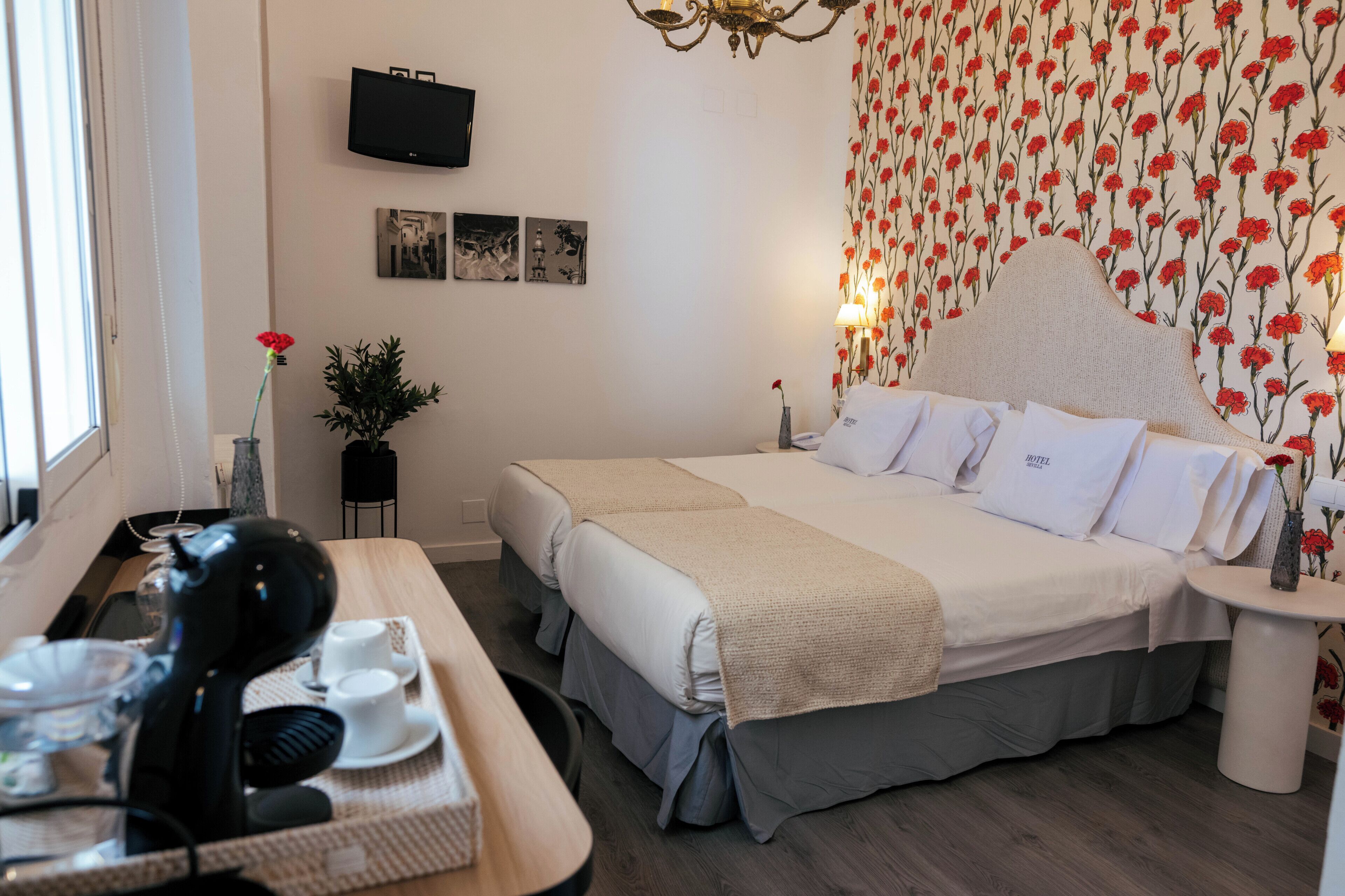 Kamar Double Panorama, teras | Selimut bulu angsa, brankas, meja kerja, dan tirai kedap cahaya