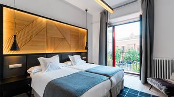 Executive Double Room, 2 Single Beds | Down duvets, in-room safe, desk, blackout curtains