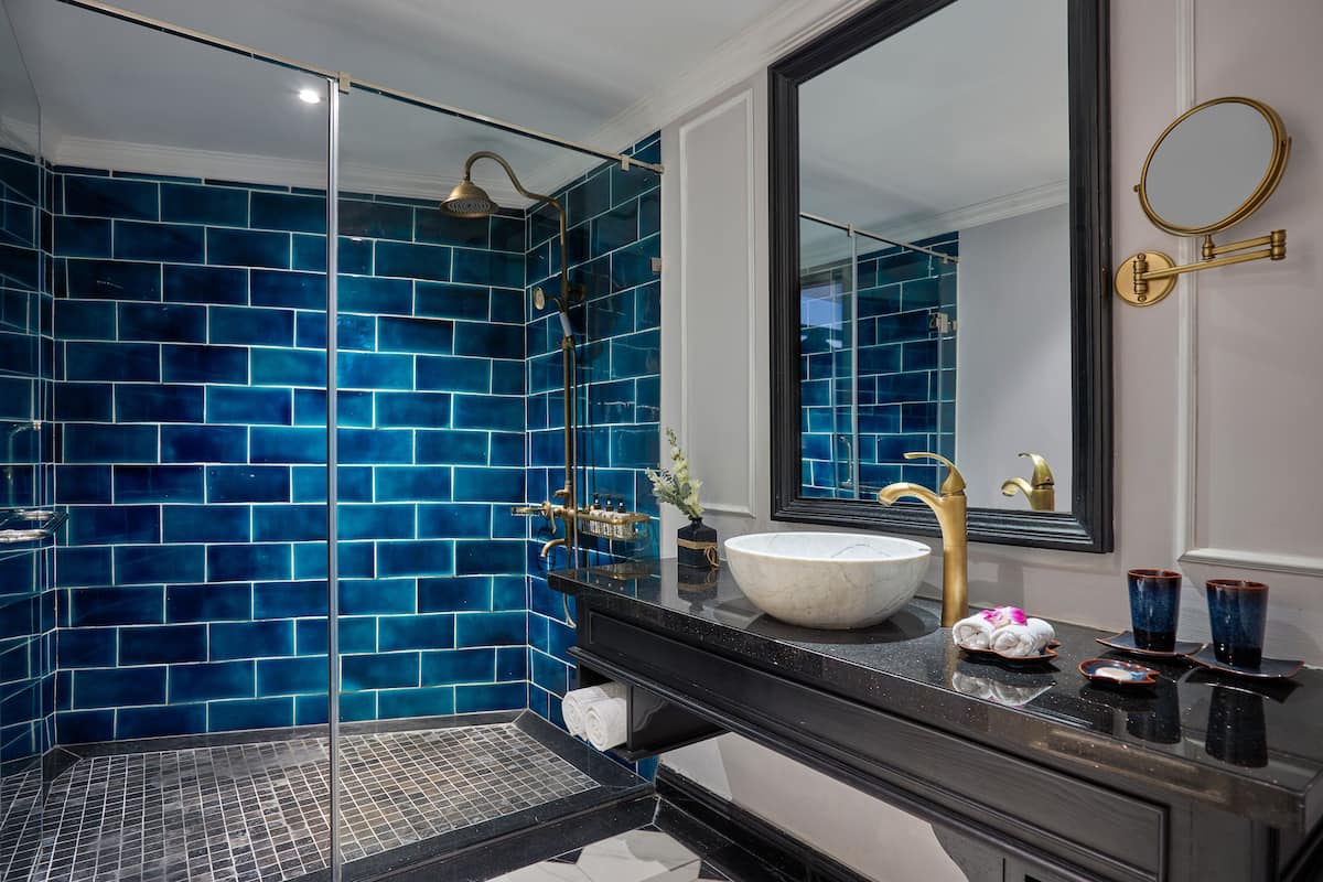 junior suite, balcony | bathroom | shower, rainfall showerhead, free toiletries, hair dryer