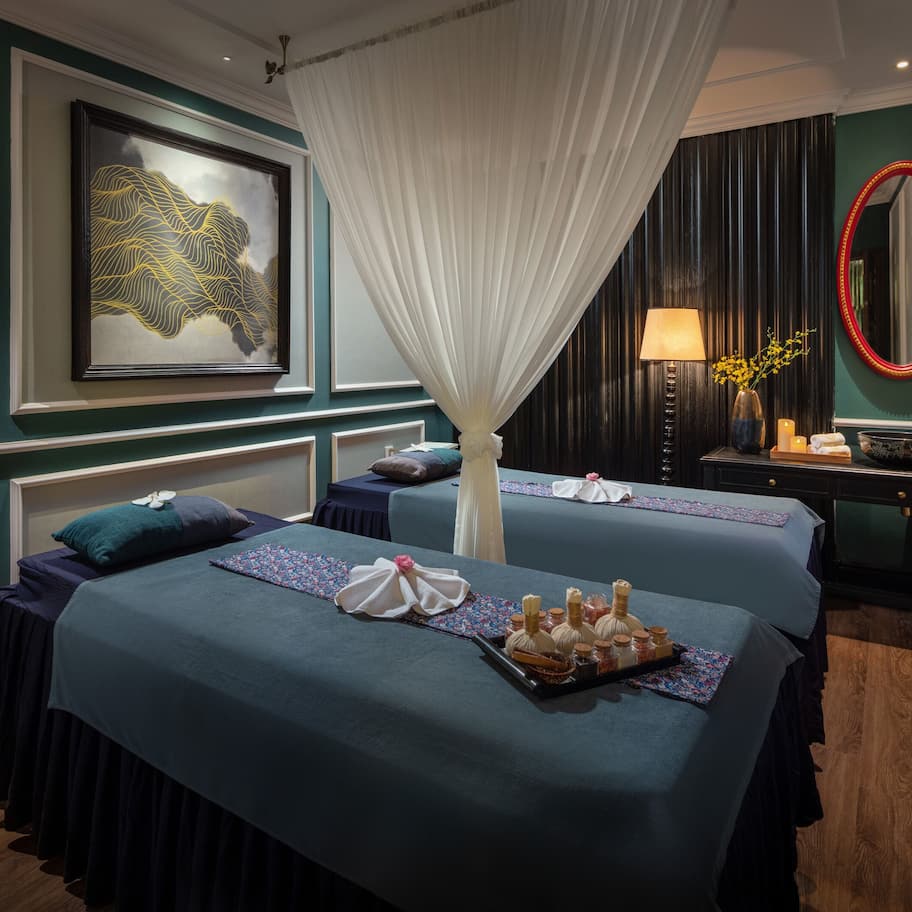 Couples treatment rooms, sauna, steam room, body treatments