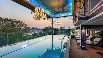 Outdoor pool, pool loungers