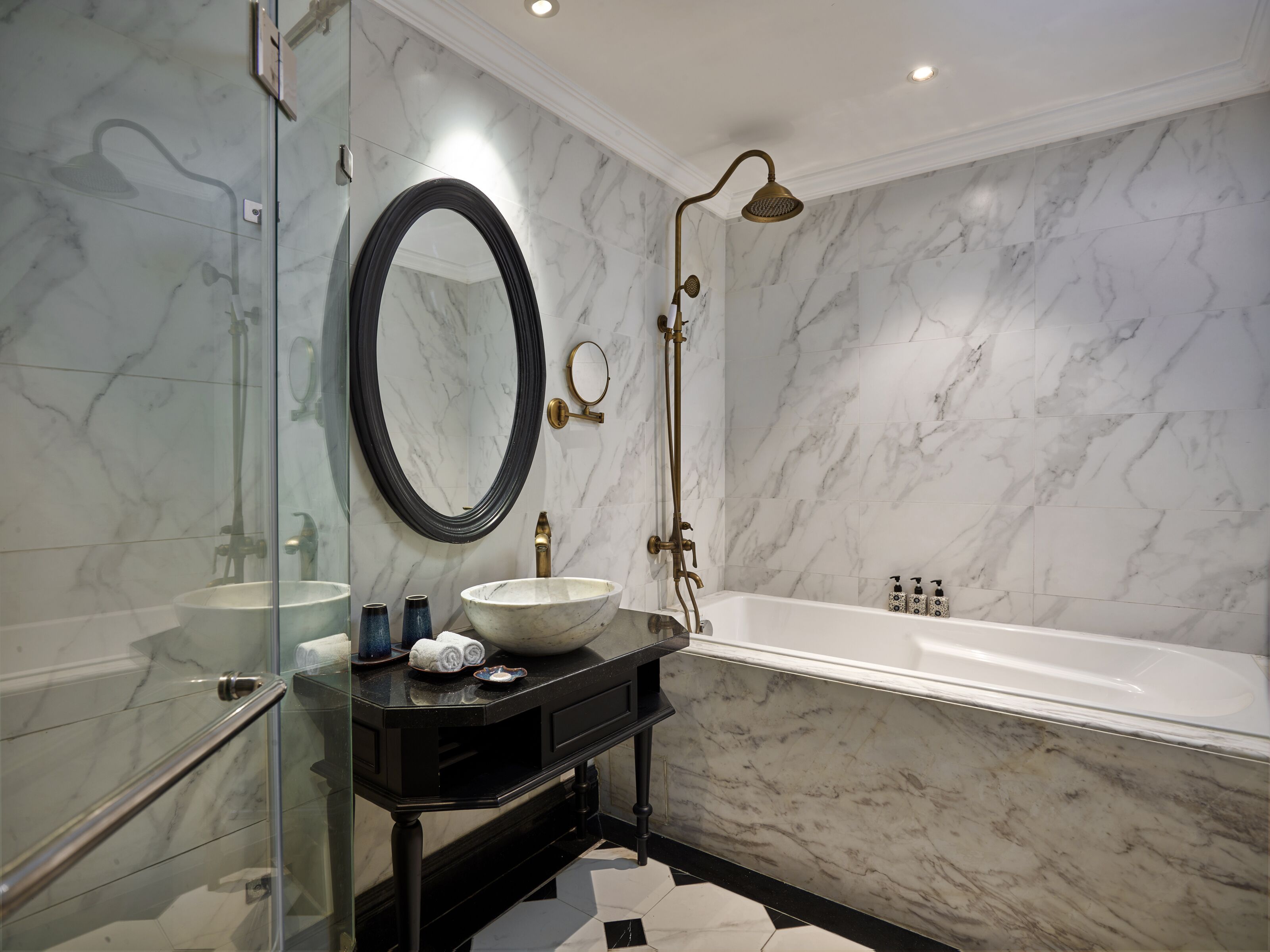 shower, rainfall showerhead, free toiletries, hair dryer