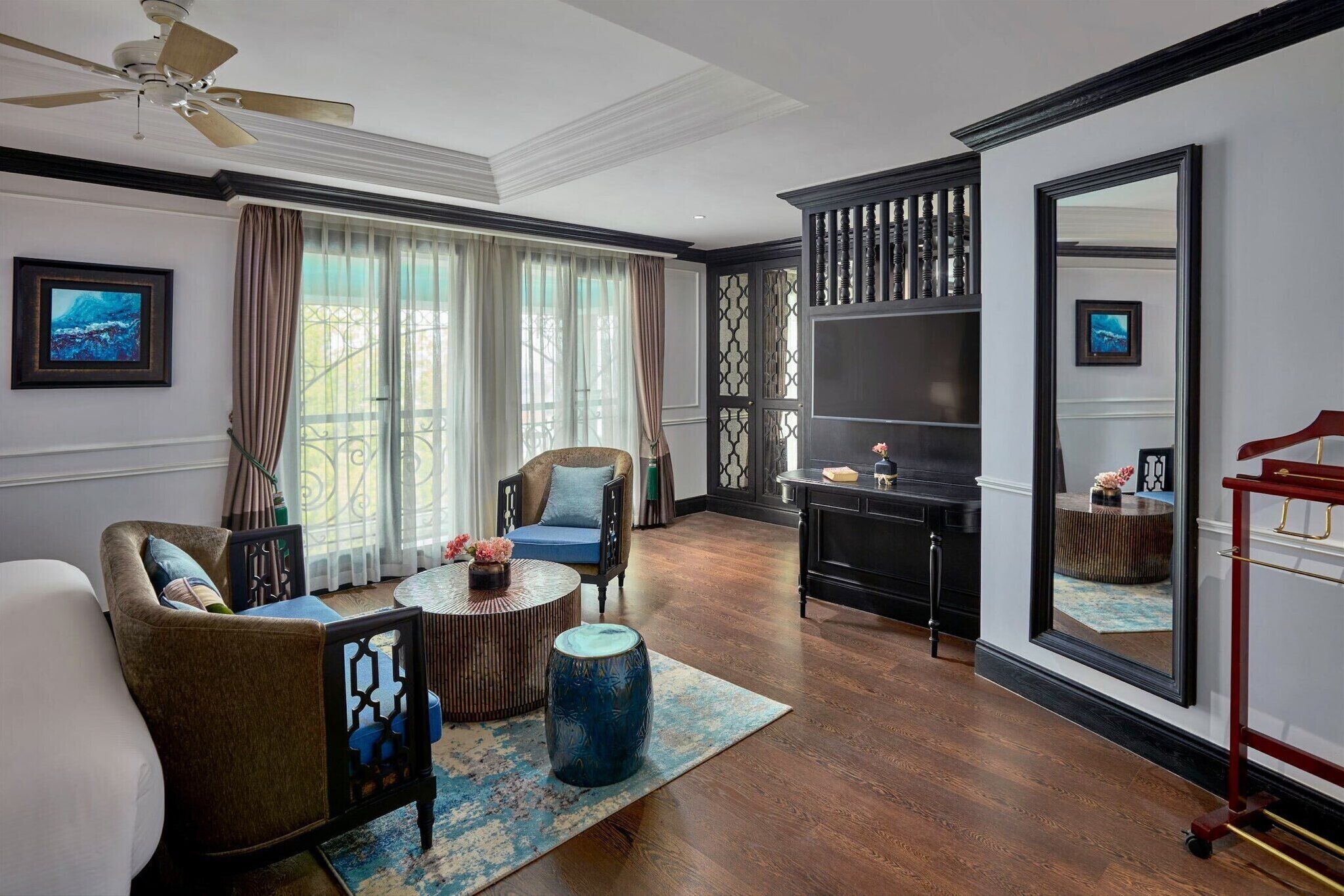 grand suite, pool view | living area | 43-inch smart tv with digital channels, tv