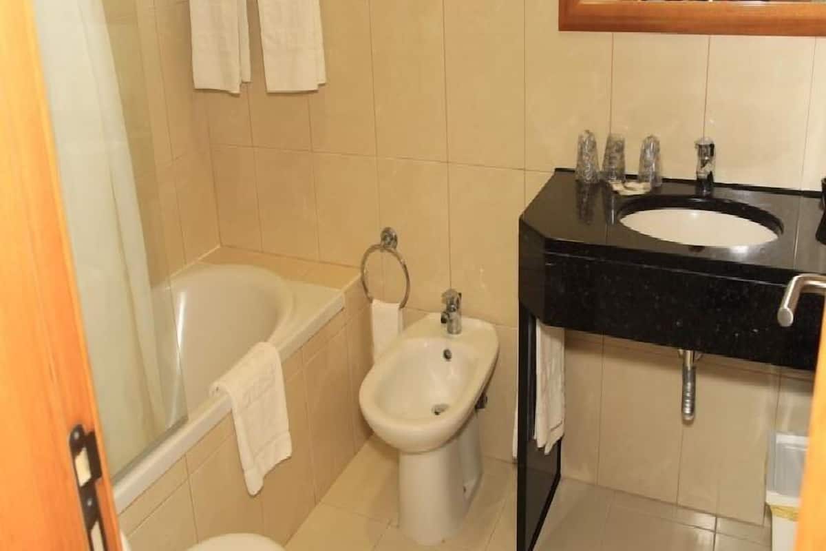 minibar, free wifi, bed sheets