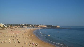 Una playa cerca