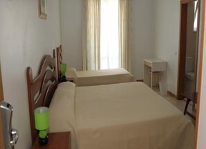 Minibar, free WiFi, bed sheets