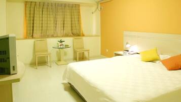 Business Room | In-room safe, desk, blackout curtains, free wired Internet