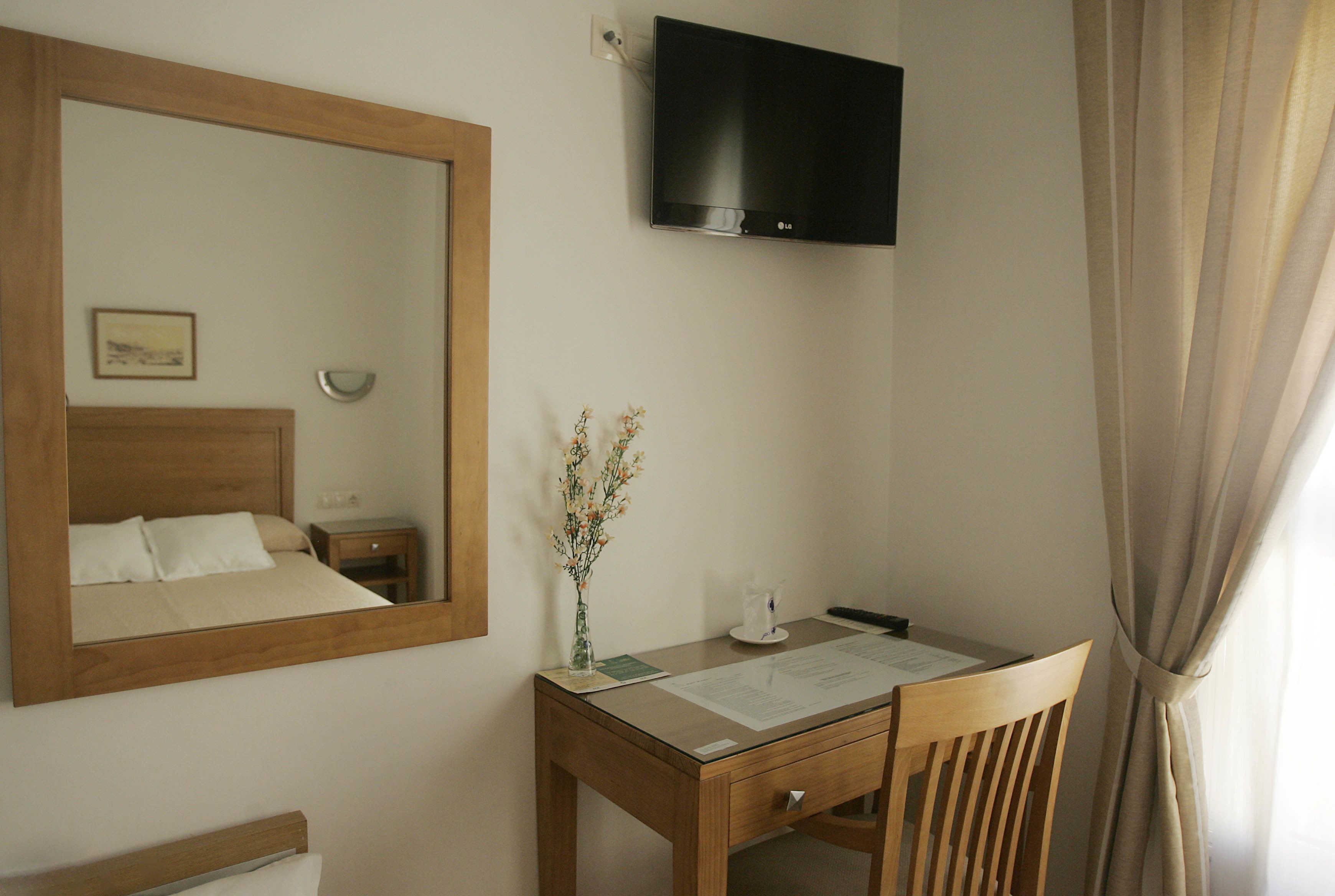 single room | room amenity