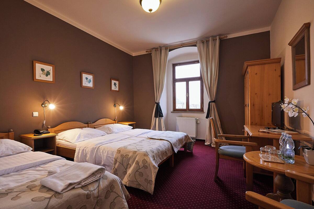 standard triple room, 3 single beds | desk, free wifi, bed sheets