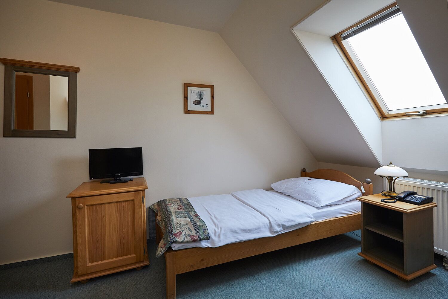 economy twin room, 2 single beds, courtyard view | desk, free wifi, bed sheets