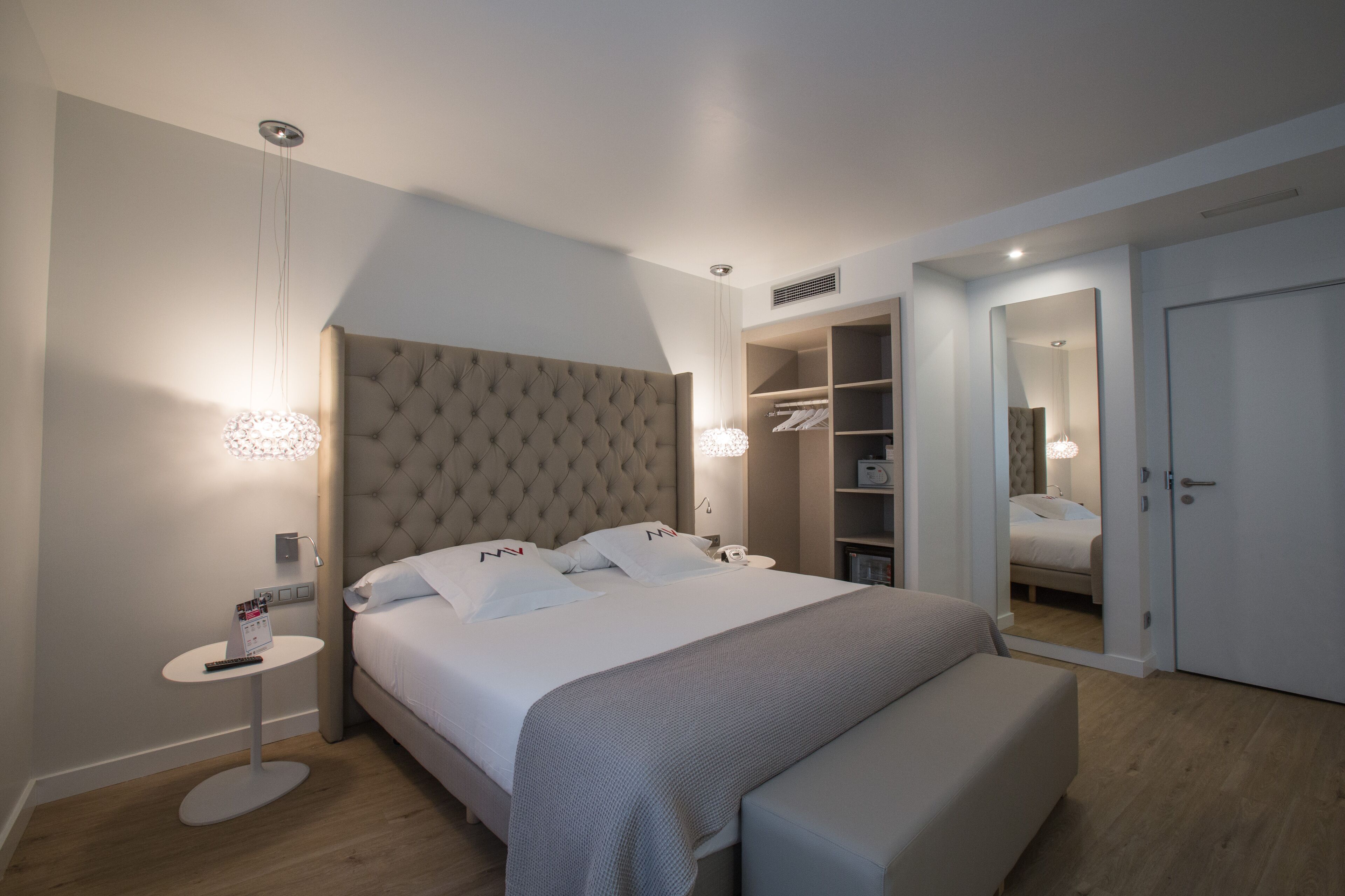 Minibar, coffres-forts dans les chambres, bureau, chambres insonorisées
