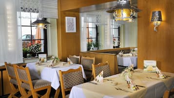 ランチ、ディナーに営業 (郷土料理、屋外席)