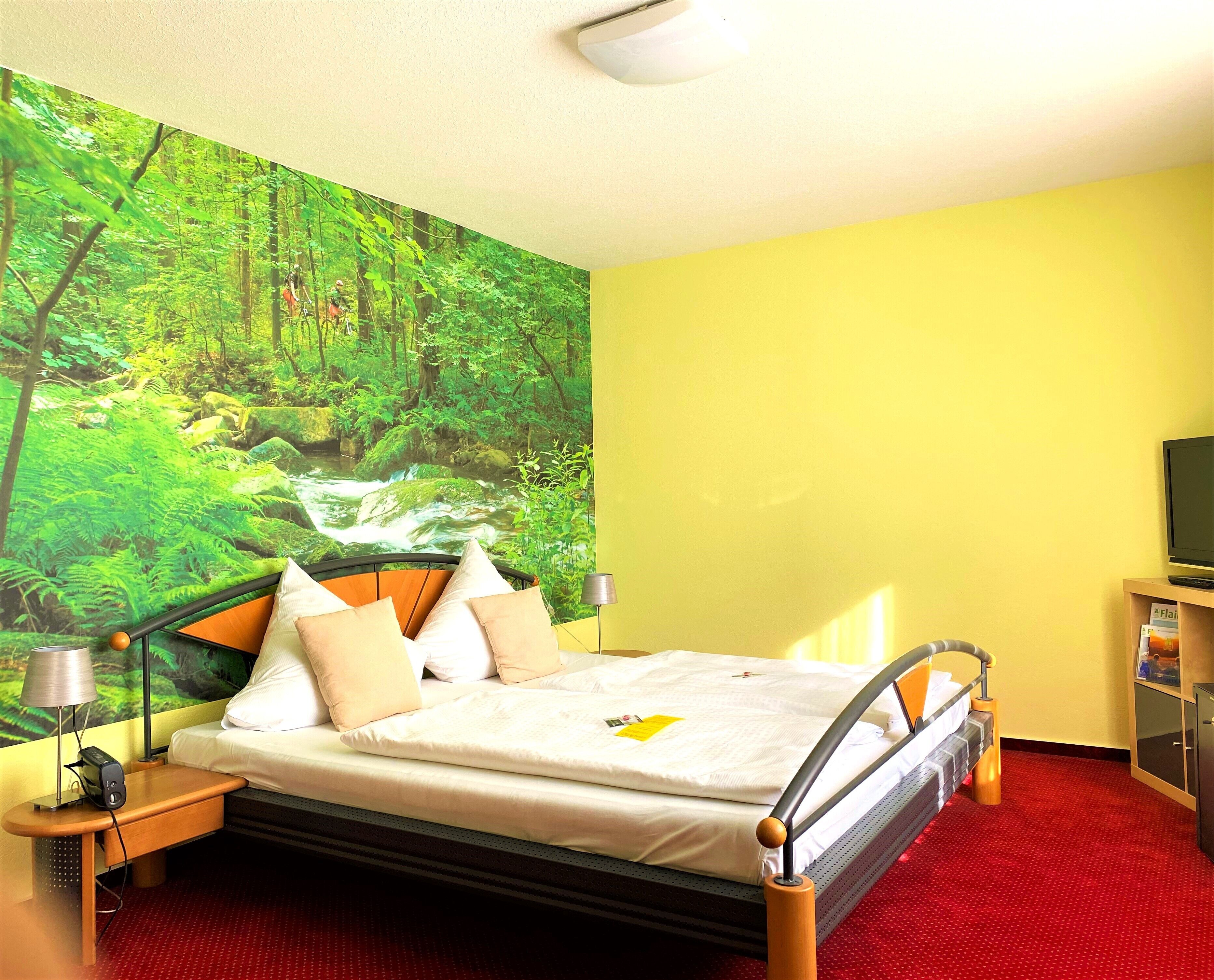 Deluxe Apartment | Hypo-allergenic bedding, down duvets, minibar, in-room safe