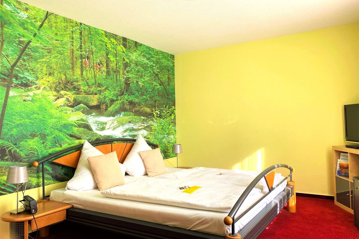 Apartamento Deluxe | Ropa de cama hipoalergénica, edredones de plumas, minibar y caja fuerte