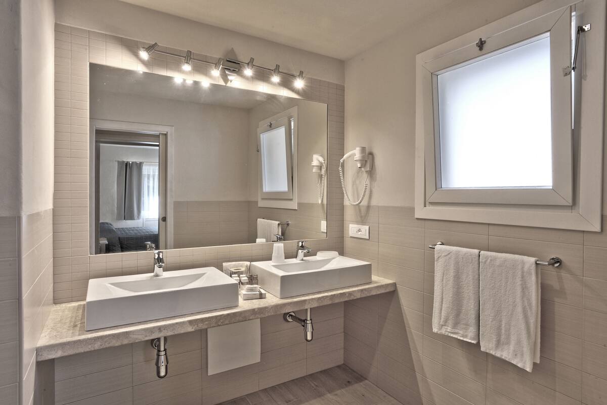 apartment, terrace (garden access) | bathroom | shower, hair dryer, bidet, towels