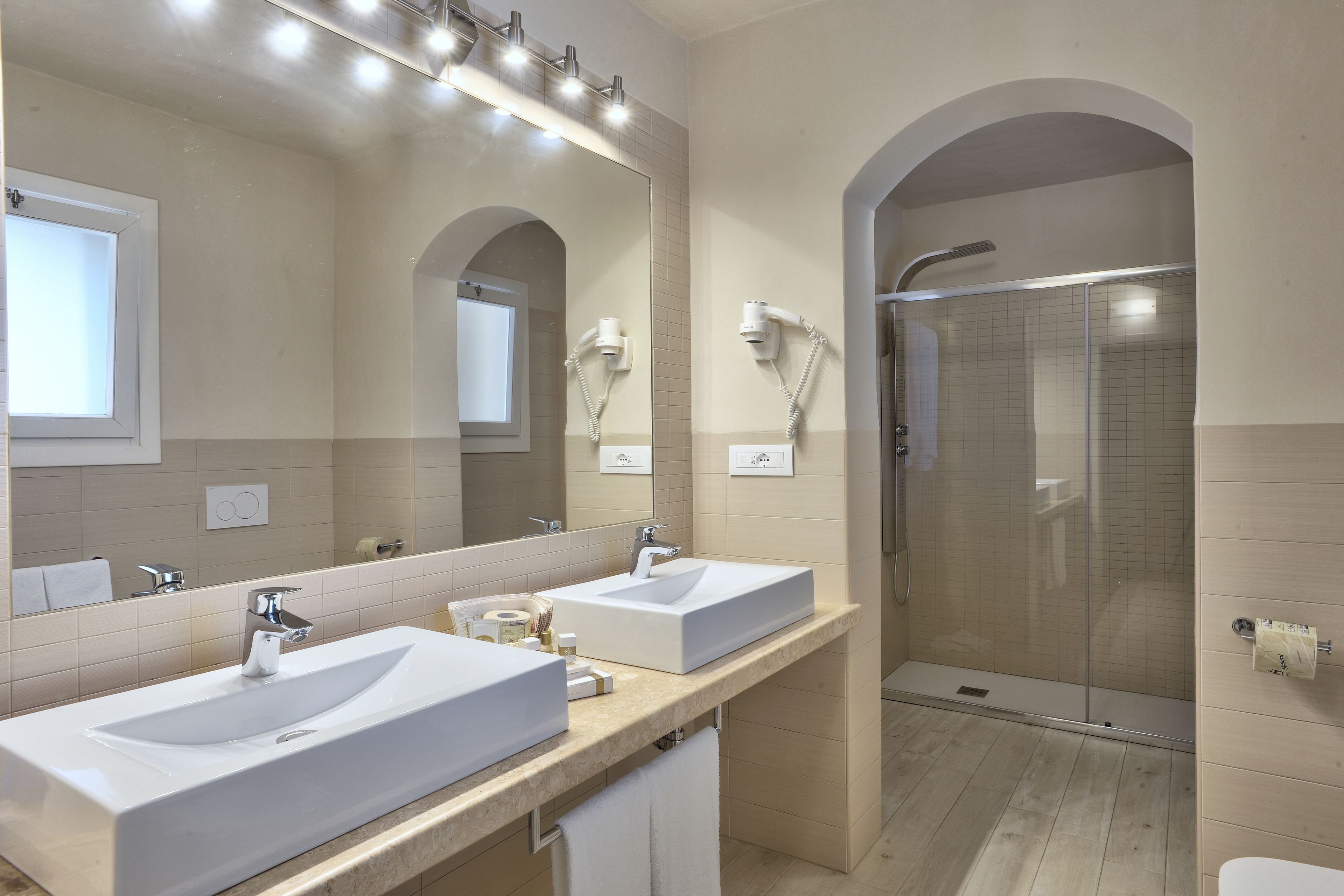 junior suite, terrace | bathroom | shower, hair dryer, bidet, towels