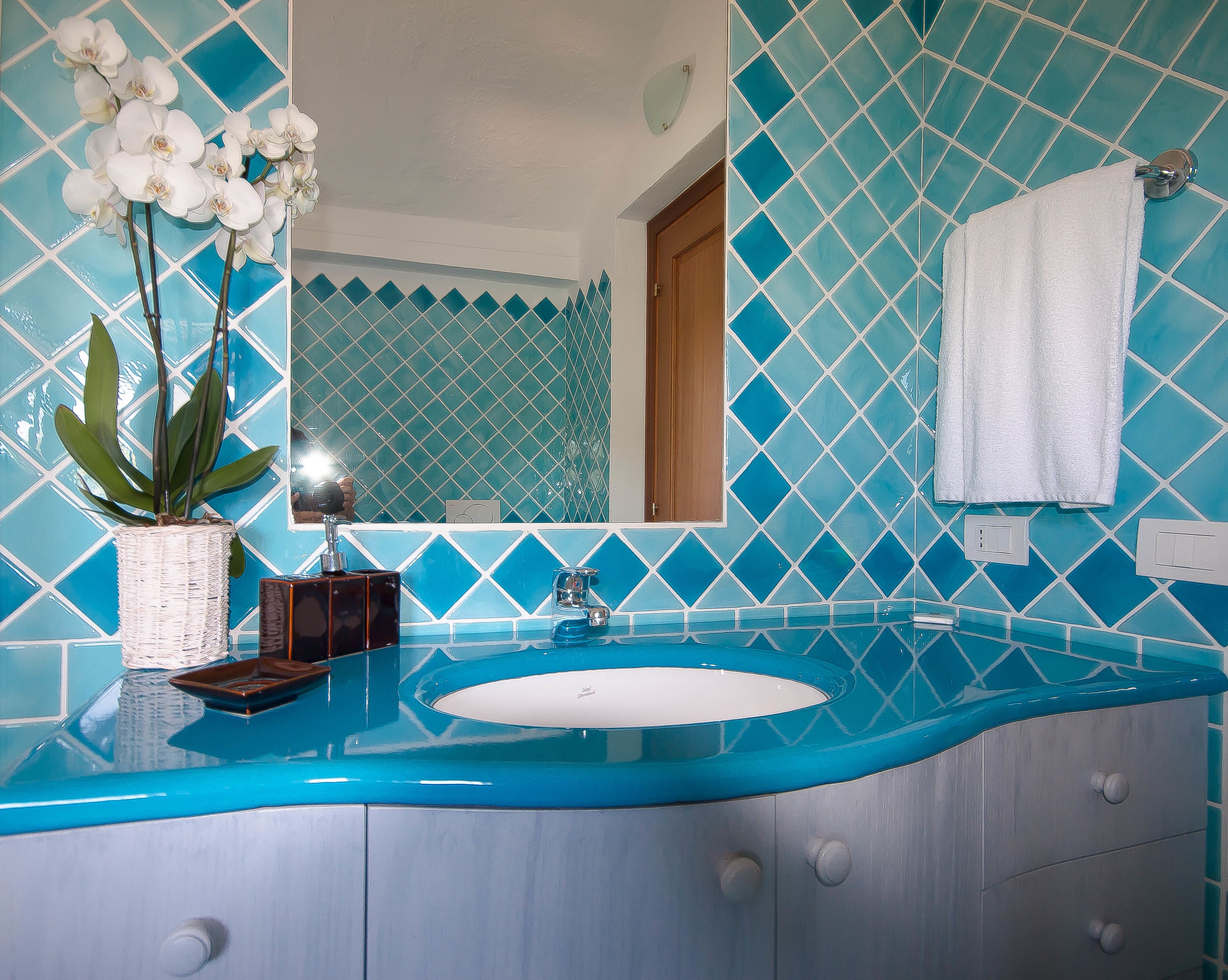 villa | bathroom | shower, hair dryer, bidet, towels