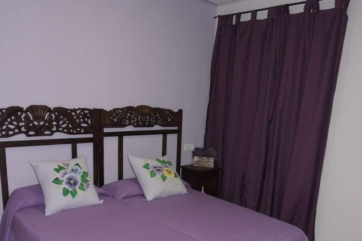 Basic Double Room, 2 Single Beds