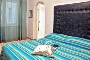 Quadruple Room | Minibar, in-room safe, desk, iron/ironing board