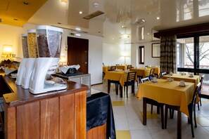 Daily buffet breakfast for a fee - AS São João da Madeira (Sao Joao da Madeira)