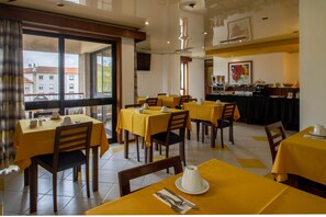 Frokostbuffé hver dag (EUR 5 per person)