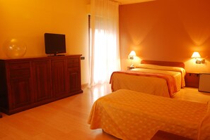 Minibar, escritorio, wifi gratis