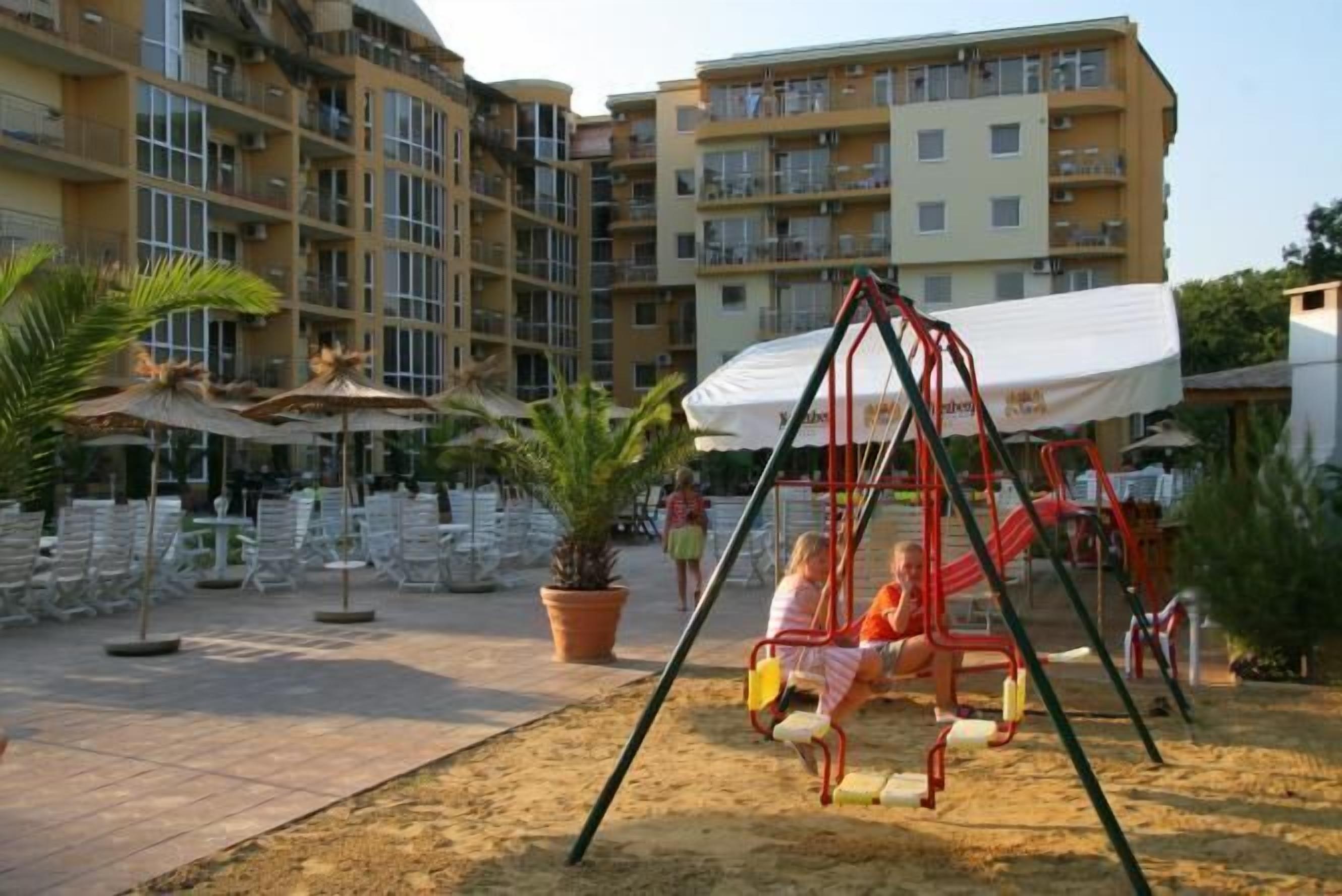 Children’s play area – outdoor