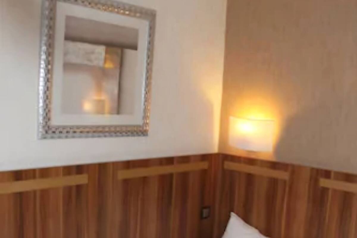 Comfort Single Room | Desk, soundproofing, iron/ironing board (on request), cots/infant beds