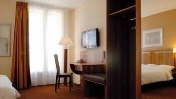 Bureau, chambres insonorisées, fer et planche à repasser