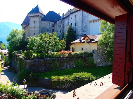 Exterior. Hôtel du Château Annecy