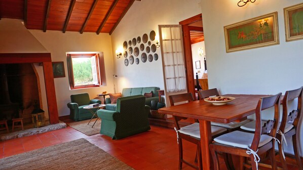 Villa, 2 Bedrooms | In-room dining