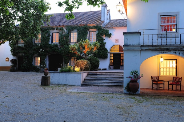 Front of property - Quinta da Alcaidaria Mór (Ourem)
