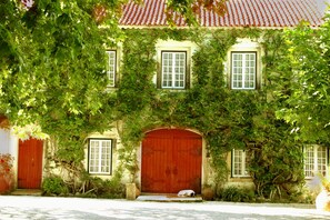 Front of property - Quinta da Alcaidaria Mór (Ourem)
