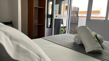 Habitación estándar doble | Mobiliario individual, sistema de insonorización, camas supletorias