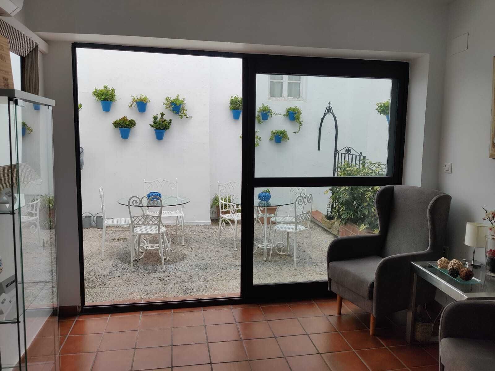 Een flatscreentelevisie