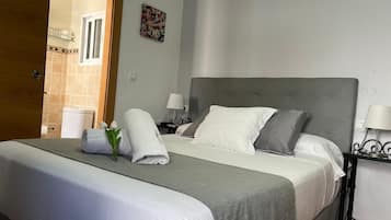 Habitación estándar doble | Mobiliario individual, sistema de insonorización, camas supletorias