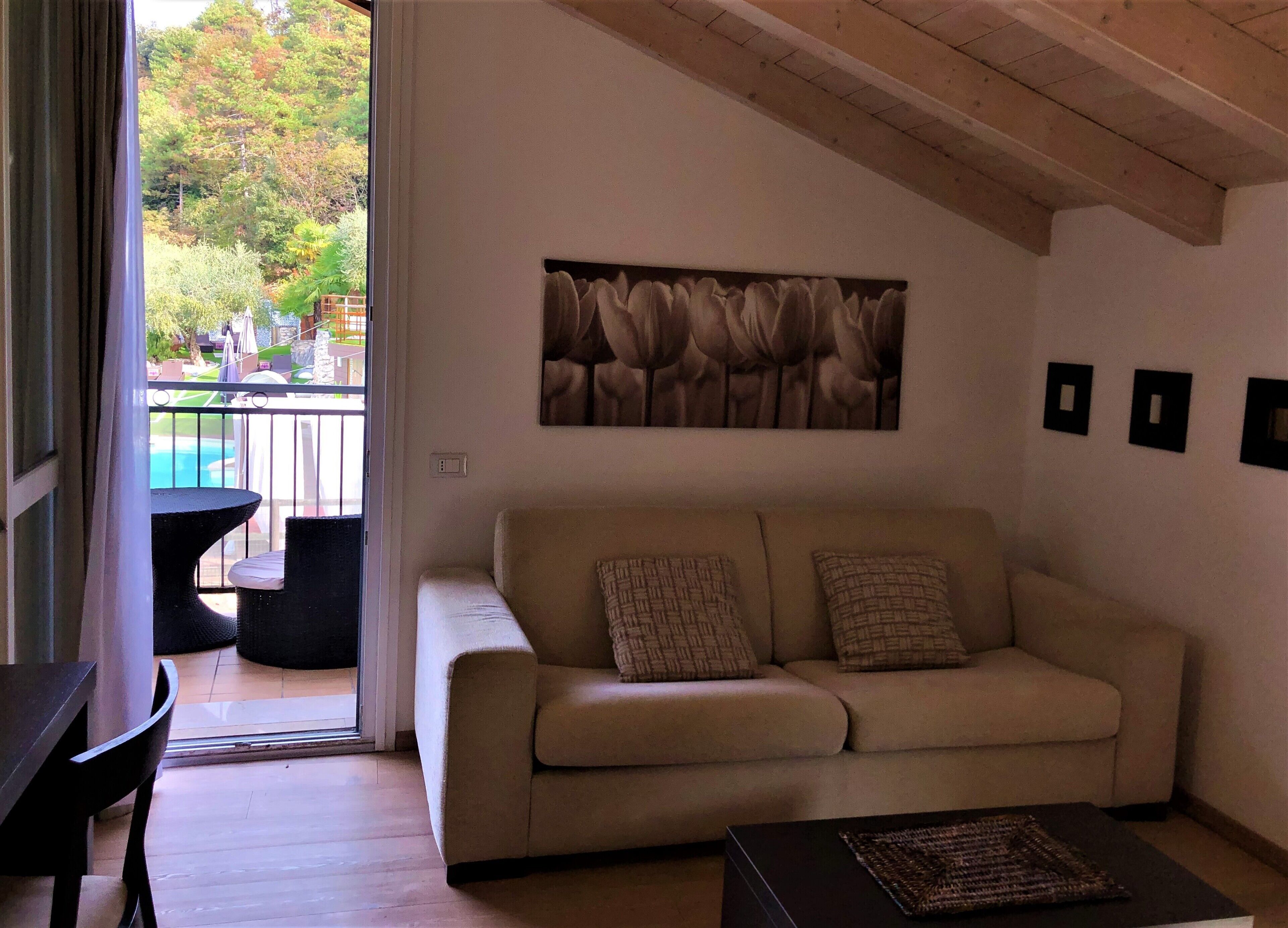 junior suite, balcony | living area | lcd tv