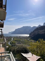 标准双人房或双床房, 阳台, 部分湖景 | 湖景