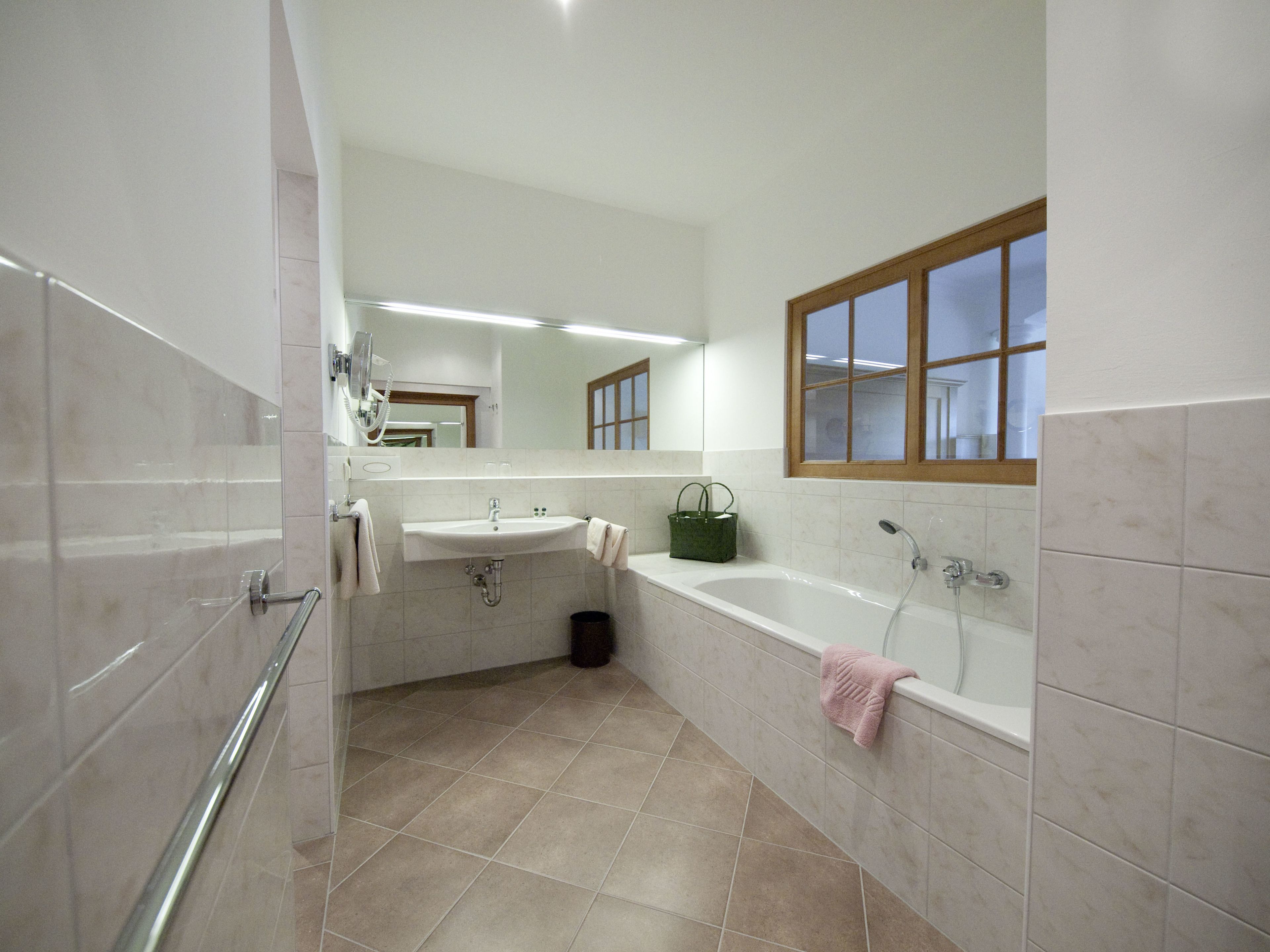 junior suite | bathroom | free toiletries, hair dryer, slippers, towels