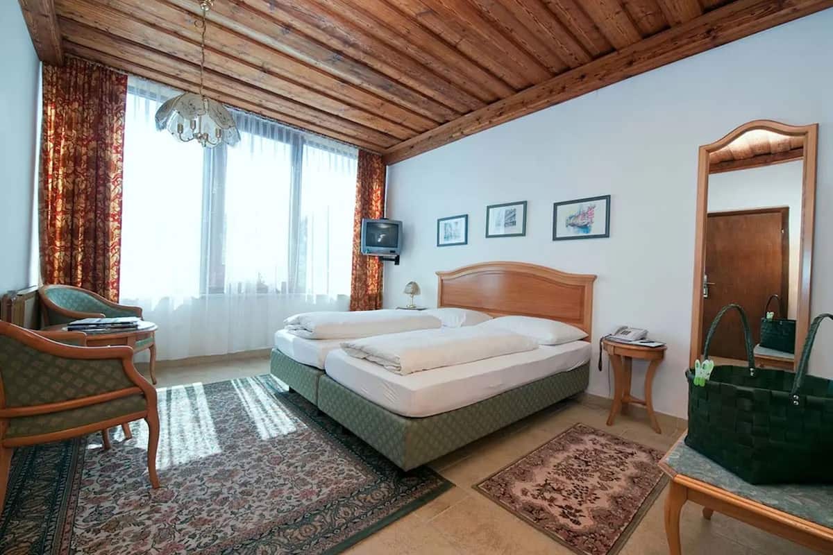 standard apartment | minibar, in-room safe, individually decorated, individually furnished