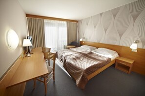 1 soverom, minibar, safe på rommet og strykejern/-brett