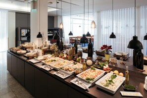 A buffet setup with various food items and condiments. - Depandance Vila Higiea - Terme Dobrna (Dobrna)