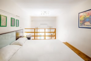 Premium bedding, down duvets, minibar, in-room safe - Maximus (Rome)