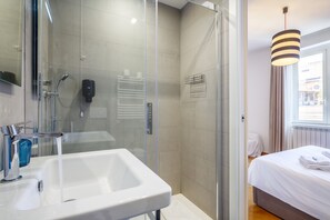 Double Room | Bathroom | Free toiletries, hair dryer, bidet, towels - Maximus (Rome)