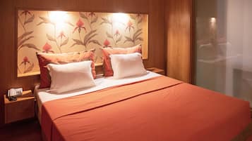 Minibar, két bảo mật tại phòng, bàn