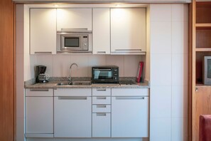Duplex - 3 sovrum - utsikt mot bergen | Eget pentry | Kylskåp, mikrovågsugn, spishäll och diskmaskin